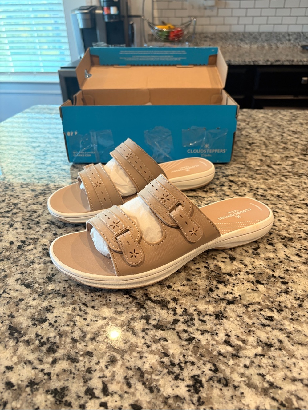 NWT Cloudsteppers by Clarks Women’s 11 Tan Slide Sandals